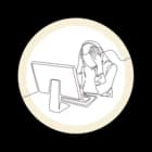 Femme stressée devant son ordinateur, burn-out professionnel